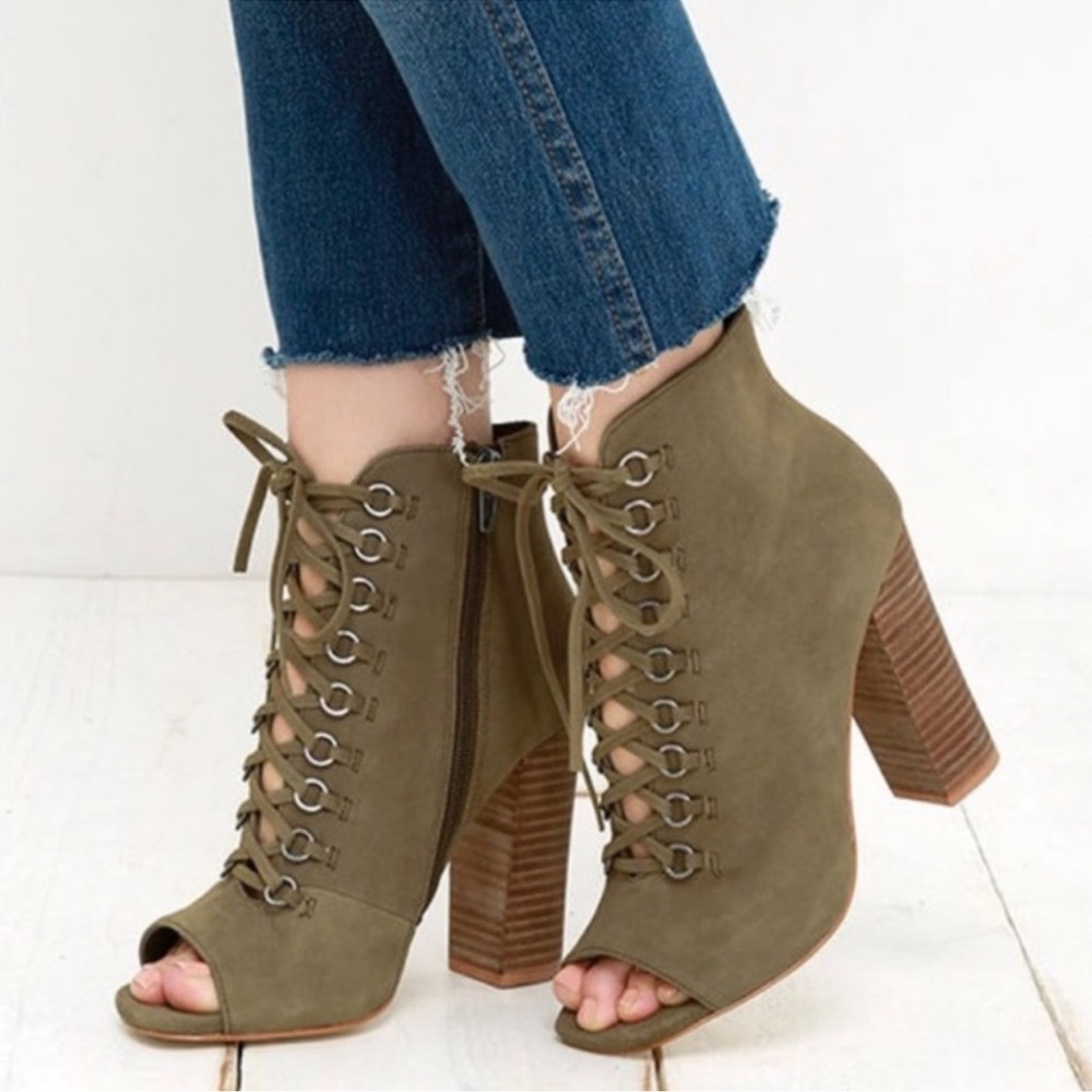 Steve Madden Olive Lace-Up Peep Toe Booty Green Leather Boots size 9.